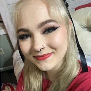 Meet your Posher, Lyndie